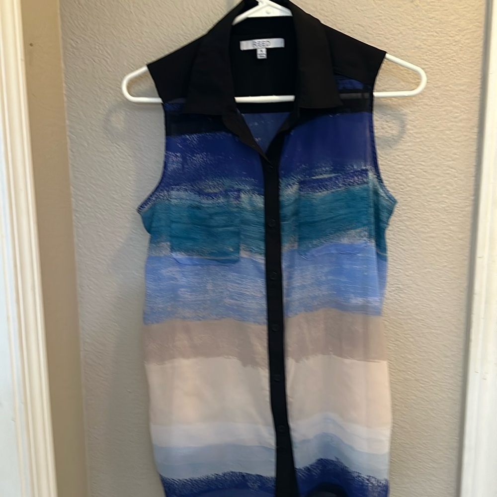Ladies Sleeveless Button Up Blouse